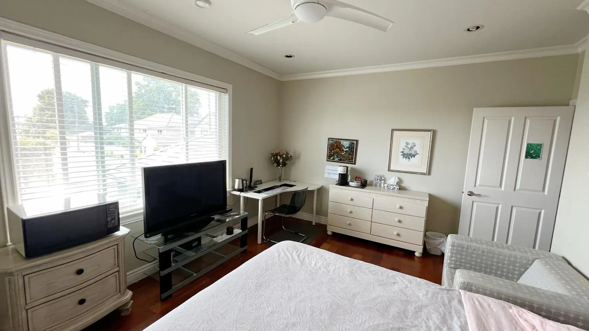 民宿 A Cozy Bedroom With A Private Washroom Close To Yvr 列治文